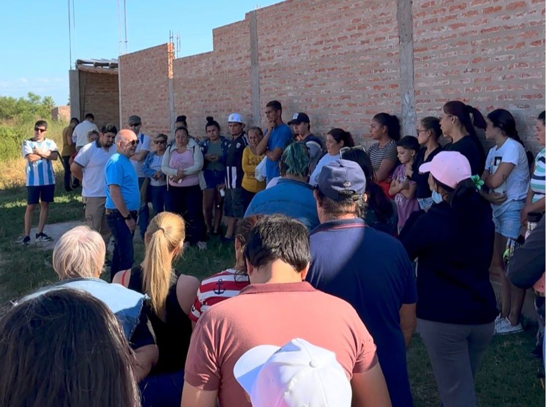 *SECHEEP AVANZA CON LA REGULARIZACIÓN DE CONEXIONES ELÉCTRICAS EN LA CHACRA 215 DE RESISTENCIA*