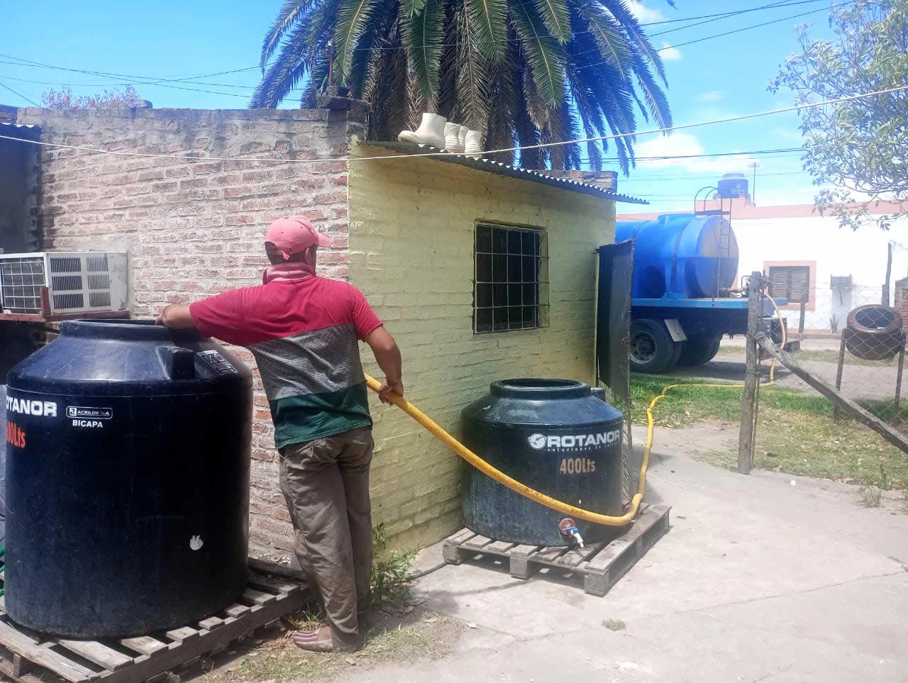 EN MACHAGAI Y ZONAS DEL DPTO. 25 DE MAYO: EL GOBIERNO PROVINCIAL TRANSPORTÓ MÁS DE MEDIO MILLÓN DE LITROS DE AGUA PARA CONSUMO HUMANO 