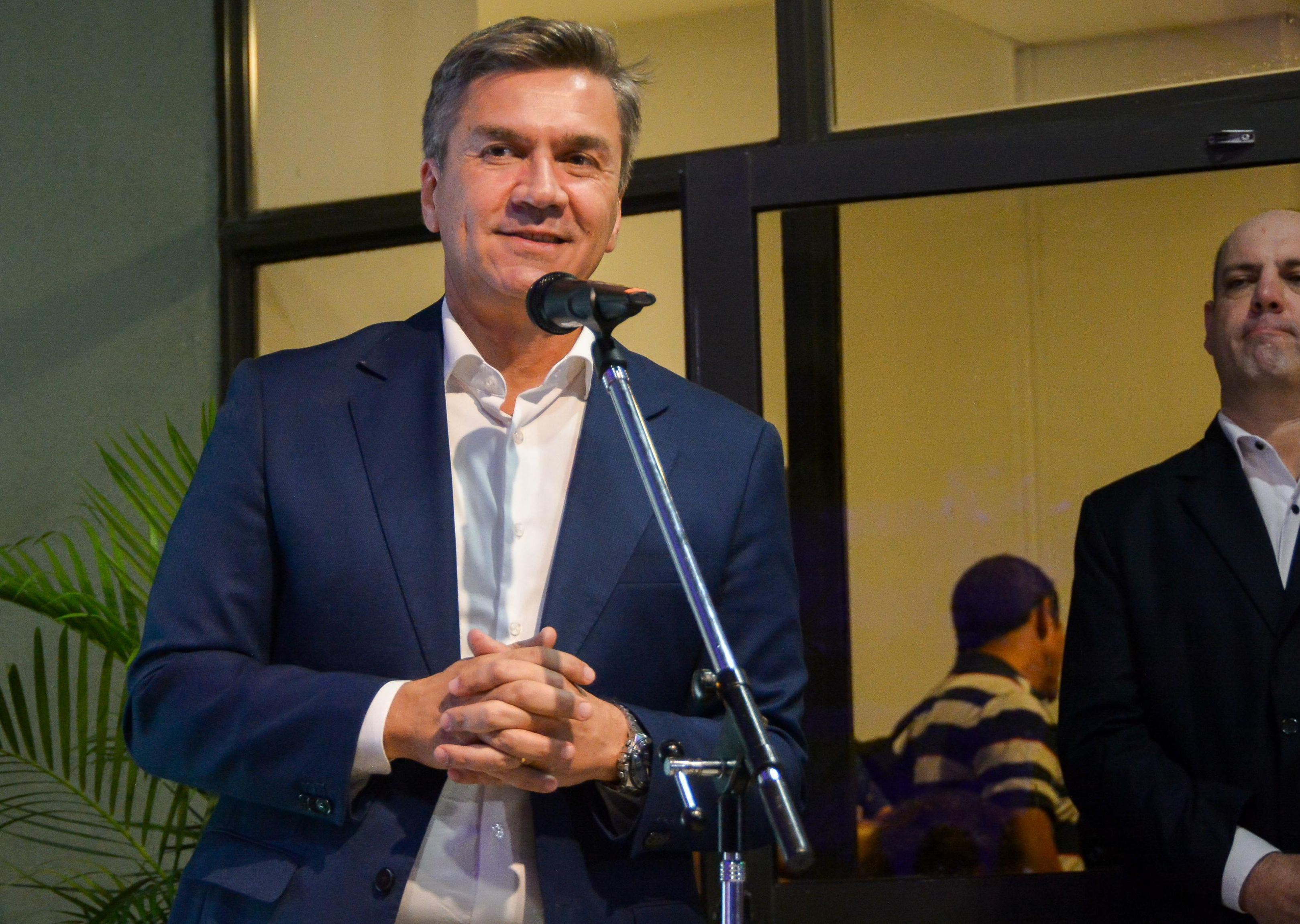 SE INAUGURÓ EN LA CASA DE LAS CULTURAS, UNA ESCULTURA HIPERREALISTA DE FABRICIANO GÓMEZ