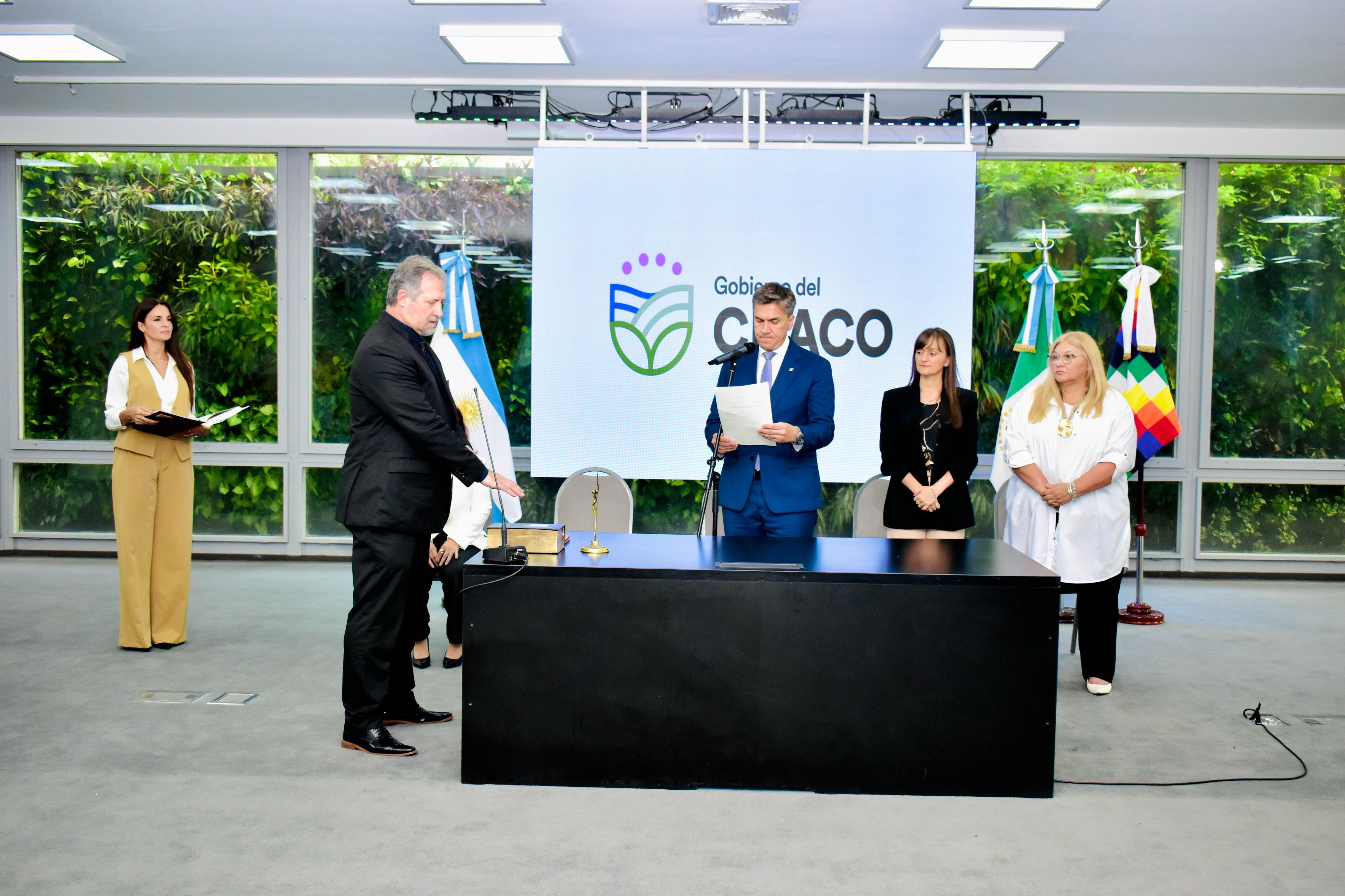 EL GOBERNADOR ZDERO TOMÓ JURAMENTO AL NUEVO DEFENSOR DEL PUEBLO SERGIO LENCOVICH