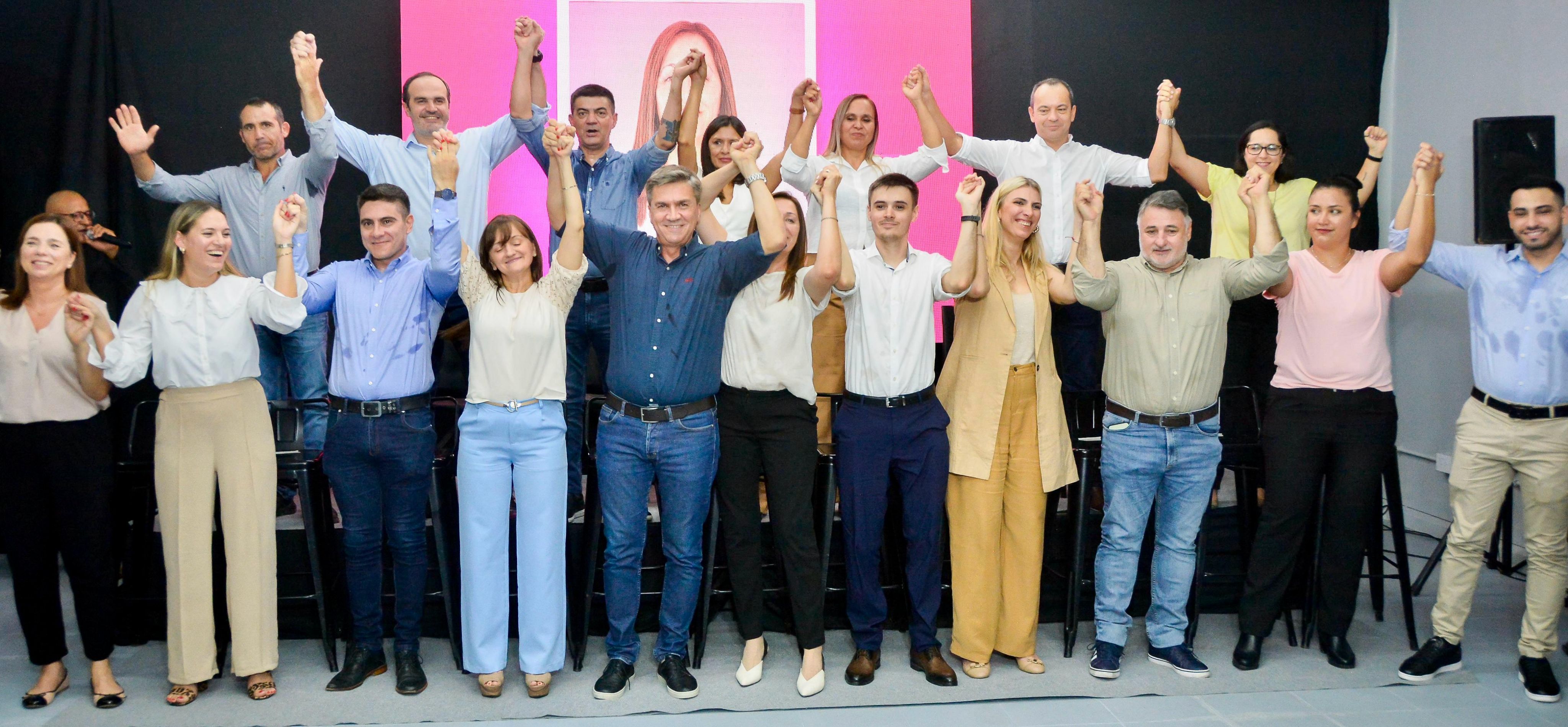 EL GOBERNADOR ZDERO PRESENTÓ A LOS CANDIDATOS A DIPUTADOS PROVINCIALES DE “CHACO PUEDE + LA LIBERTAD AVANZA”: “ESTA ALIANZA ES PARA TERMINAR CON LOS TÓXICOS DE LA POLÍTICA”