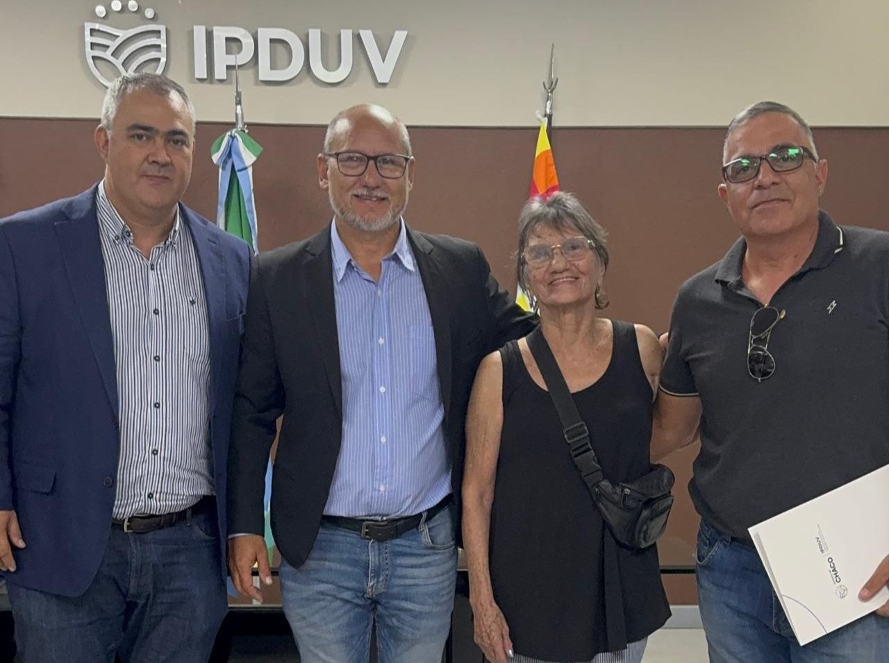 CHACO A LA OBRA: LA FELICIDAD DE LOS PRIMEROS VECINOS EN RECIBIR EL CRÉDITO DEL IPDUV