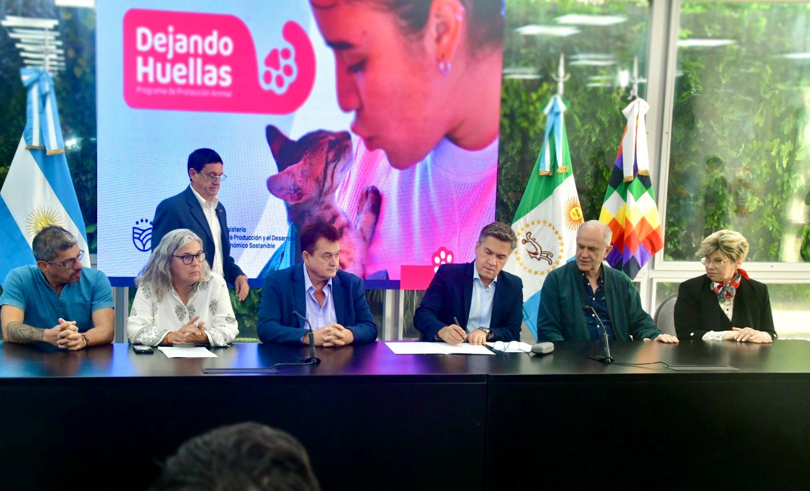 EL GOBERNADOR ZDERO LANZÓ EL PROGRAMA DE PROTECCIÓN DE ANIMALES DOMÉSTICOS “DEJANDO HUELLAS”
