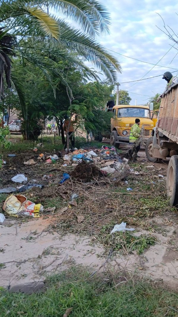 * IMPORTANTE OPERATIVO DE DESCACHARRADO Y  LIMPIEZA EN EL BARRIO 80 VIVIENDAS *