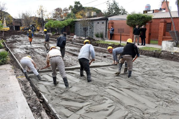 *RESISTENCIA: DESPU&Eacute;S DE 28 A&Ntilde;OS, EL BARRIO JARD&Iacute;N COMIENZA A TRANSFORMARSE CON PAVIMENTO Y DESAG&Uuml;E*