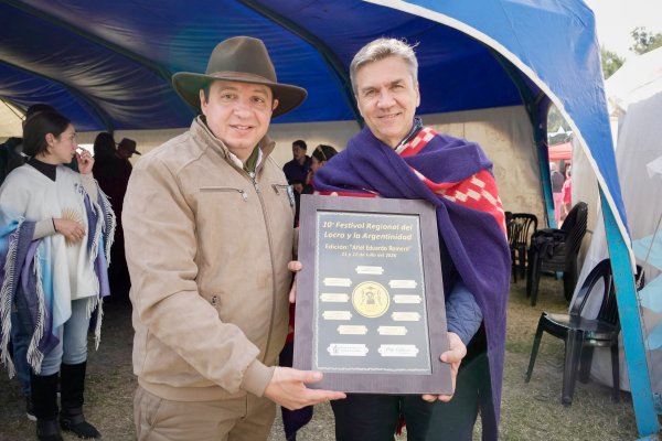 *SANTA SYLVINA: EL GOBERNADOR ZDERO ACOMPA&Ntilde;&Oacute; LA 10&ordf; FIESTA REGIONAL DEL LOCRO Y LA ARGENTINIDAD Y RATIFIC&Oacute; SU APOYO A LAS TRADICIONES CHAQUE&Ntilde;AS*