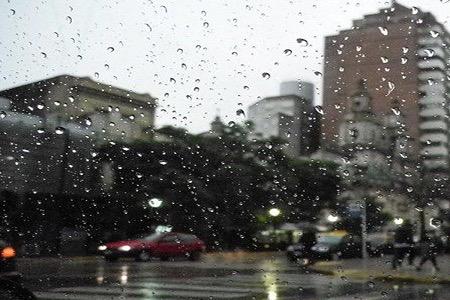 Apa informo lluvias intensas en toda la provincia: la situación mejoraría hacia el final del día