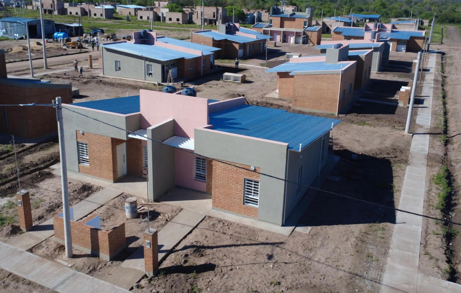 EL GOBIERNO PROVINCIAL AVANZA CON LAS OBRAS DE LAS 32 VIVIENDAS SORTEADAS EN QUITILIPI