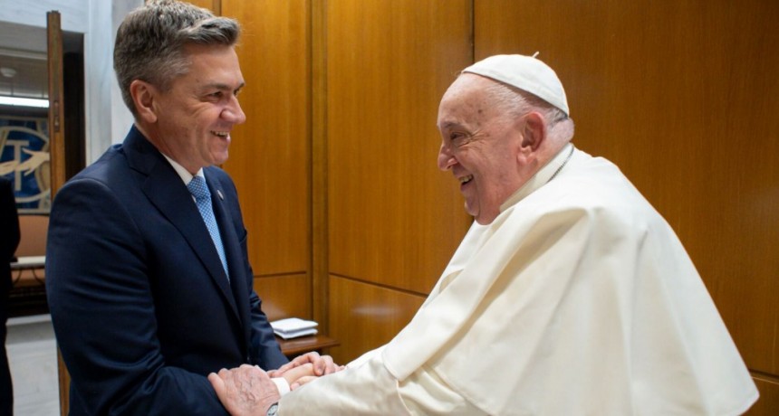 ENCUENTRO DEL GOBERNADOR ZDERO CON EL PAPA FRANCISCO: “EL SANTO PADRE ENVIÓ BENDICIONES PARA TODOS LOS CHAQUEÑOS” 